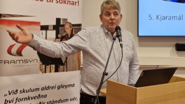 Klöppuðu fyrir formanni