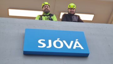 Unnið að lagfæringum í fallegu haustveðri